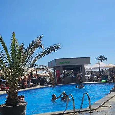 Apartment Azizi - Pool & Prima Linie *